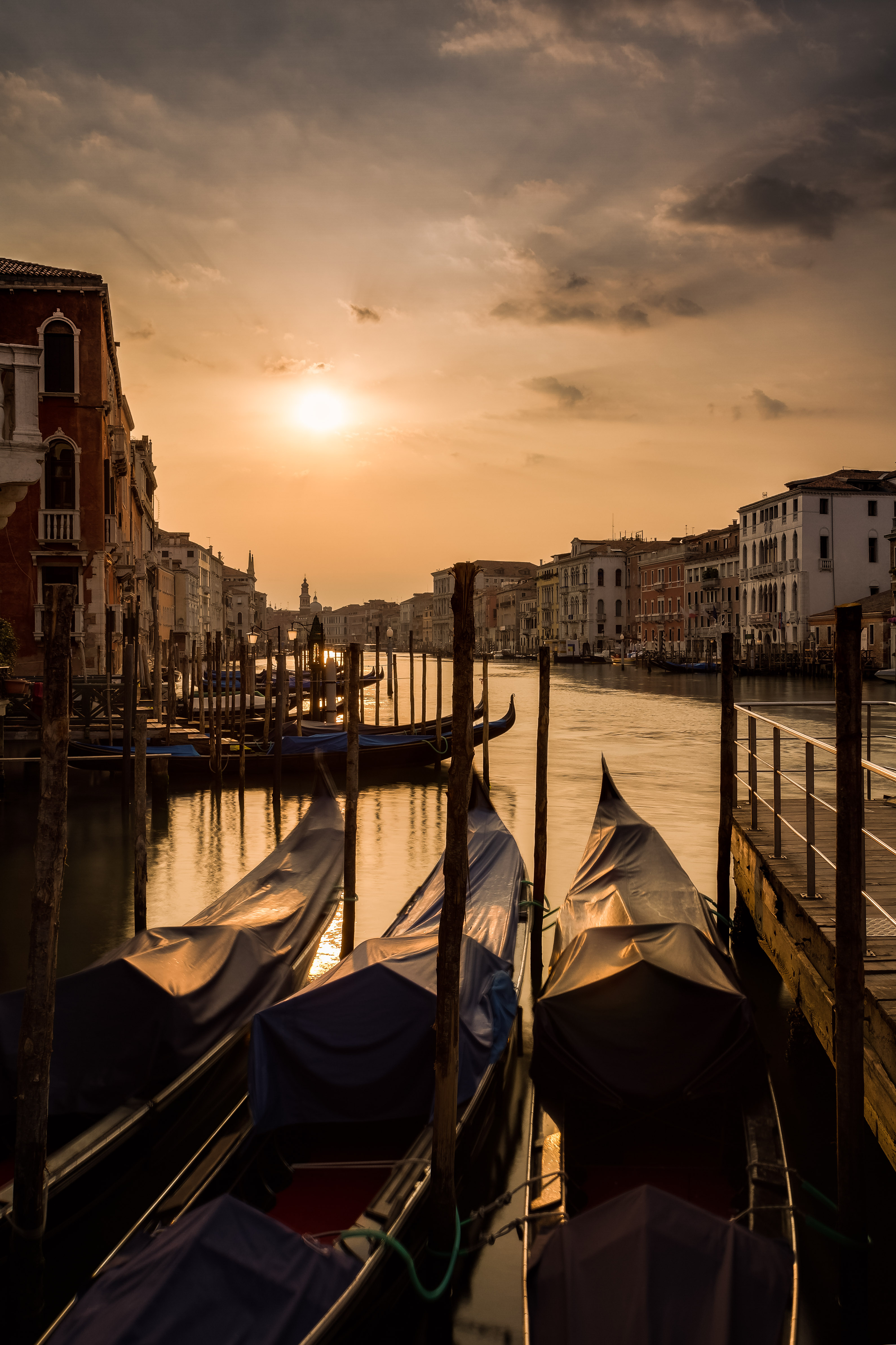 Venice Sinking Under the Weight of Crowds (image credits: wikimedia)