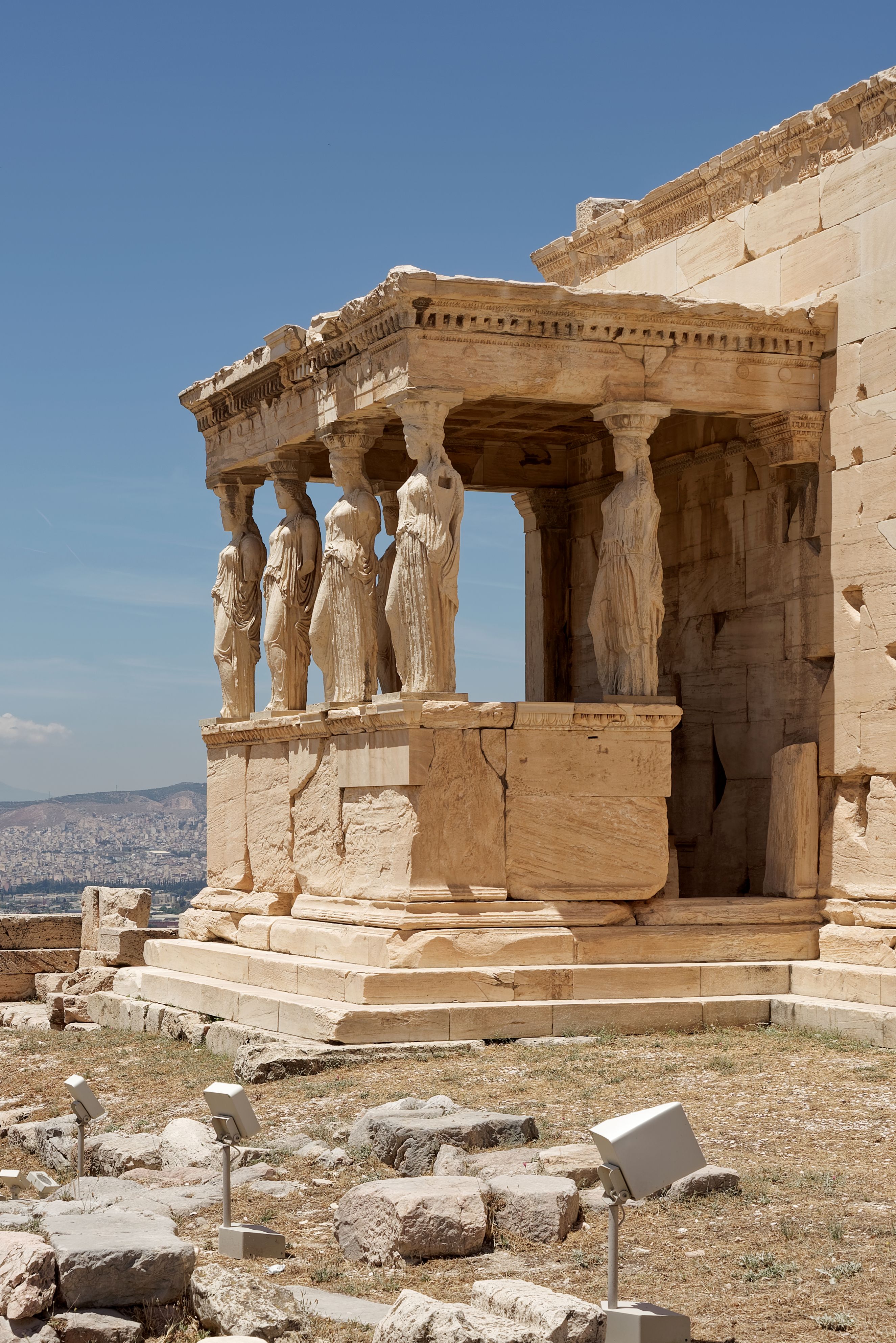 The Erechtheion: A Unique Structure (image credits: wikimedia)