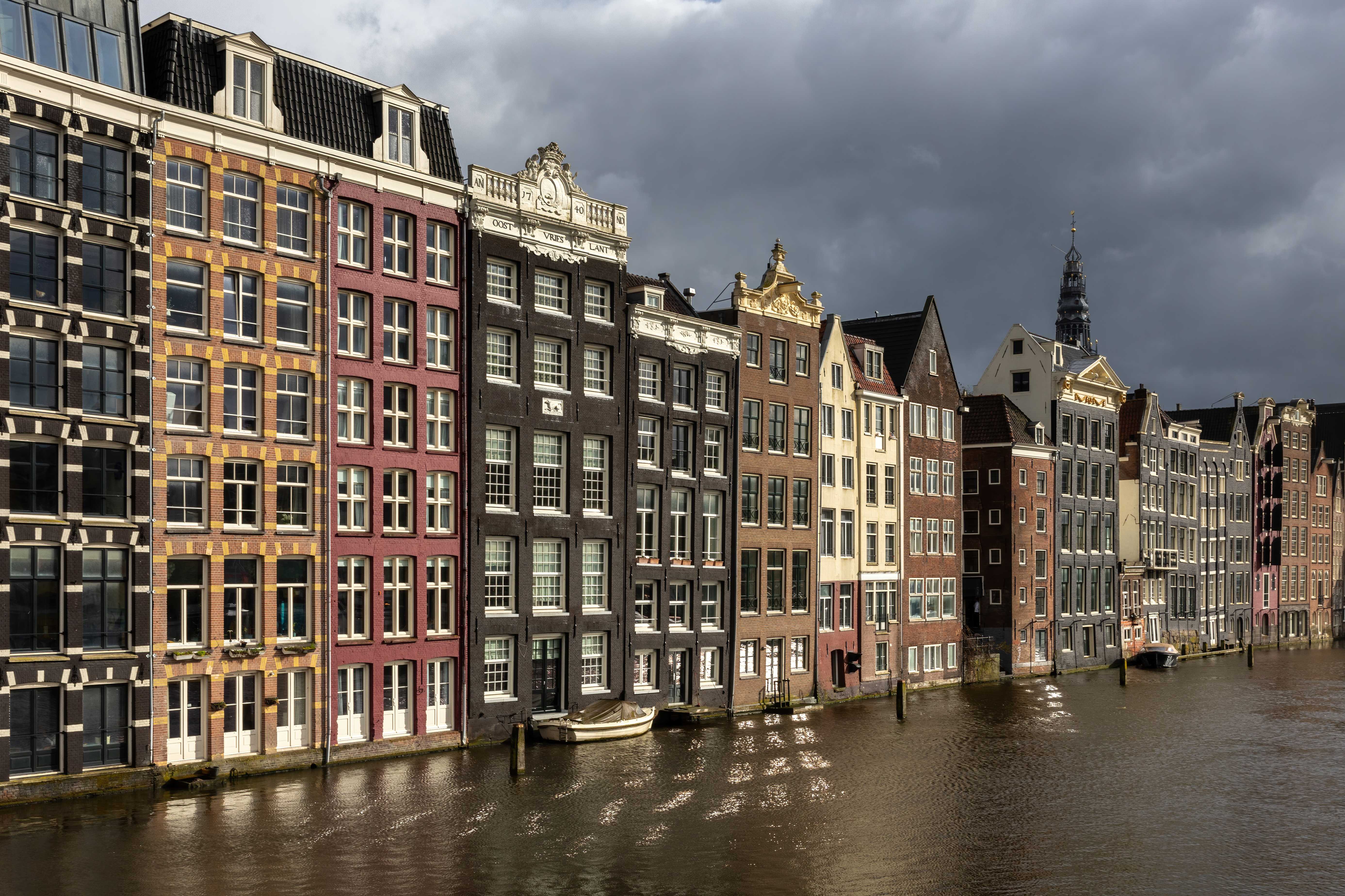Netherlands Canals Parks and Cycling Fun (image credits: wikimedia)