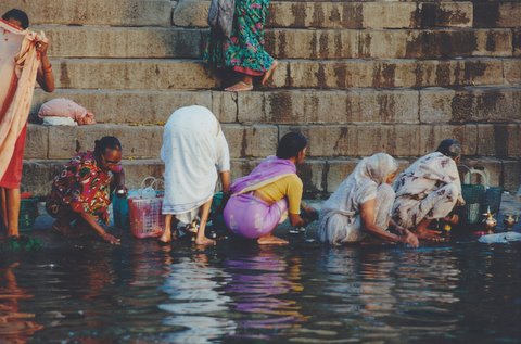 8. Women’s Role in Death Rituals Is Quietly Shifting (image credits: wikimedia)