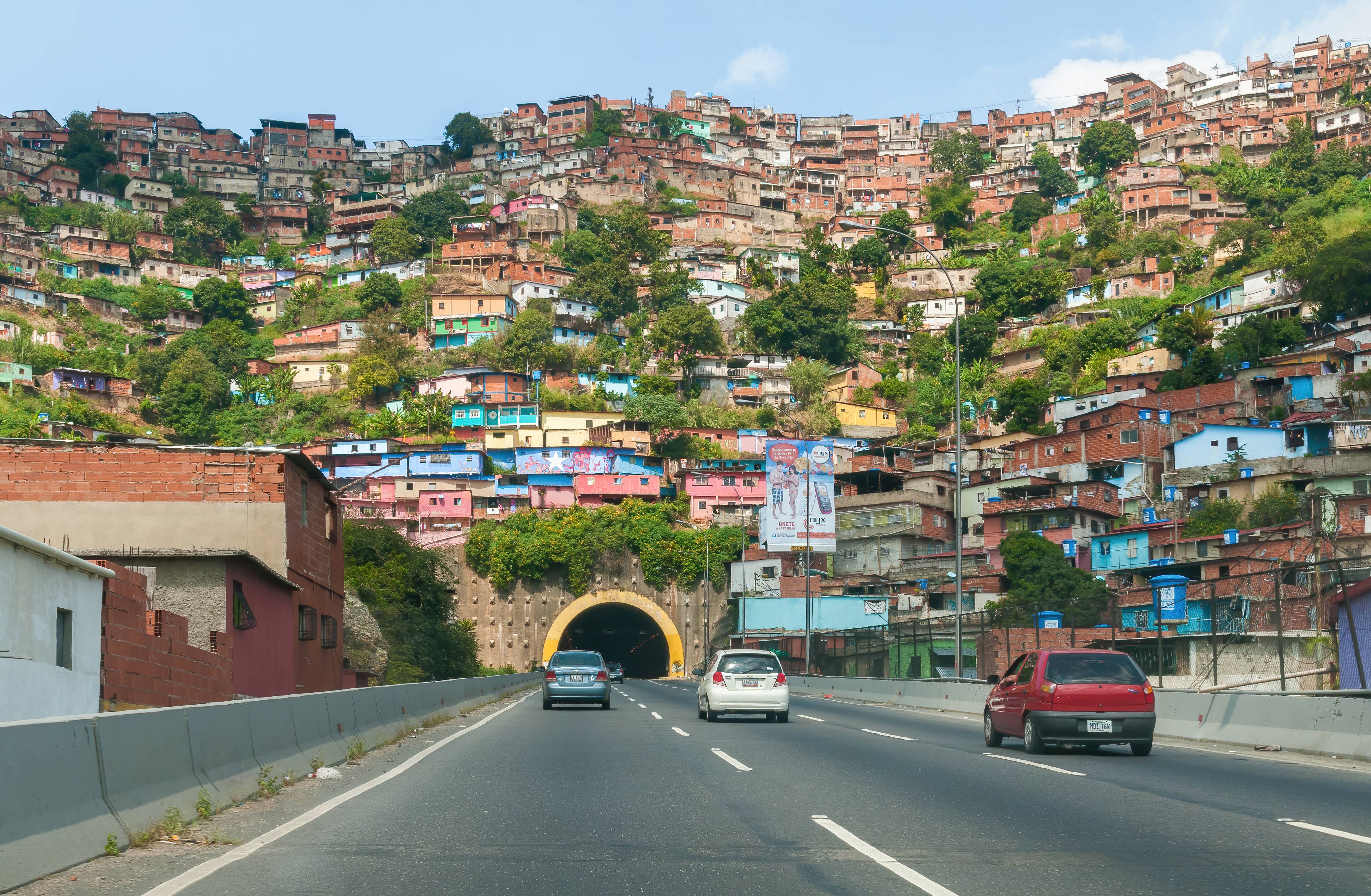 Venezuela: Economic Crisis and Safety Concerns (image credits: wikimedia)