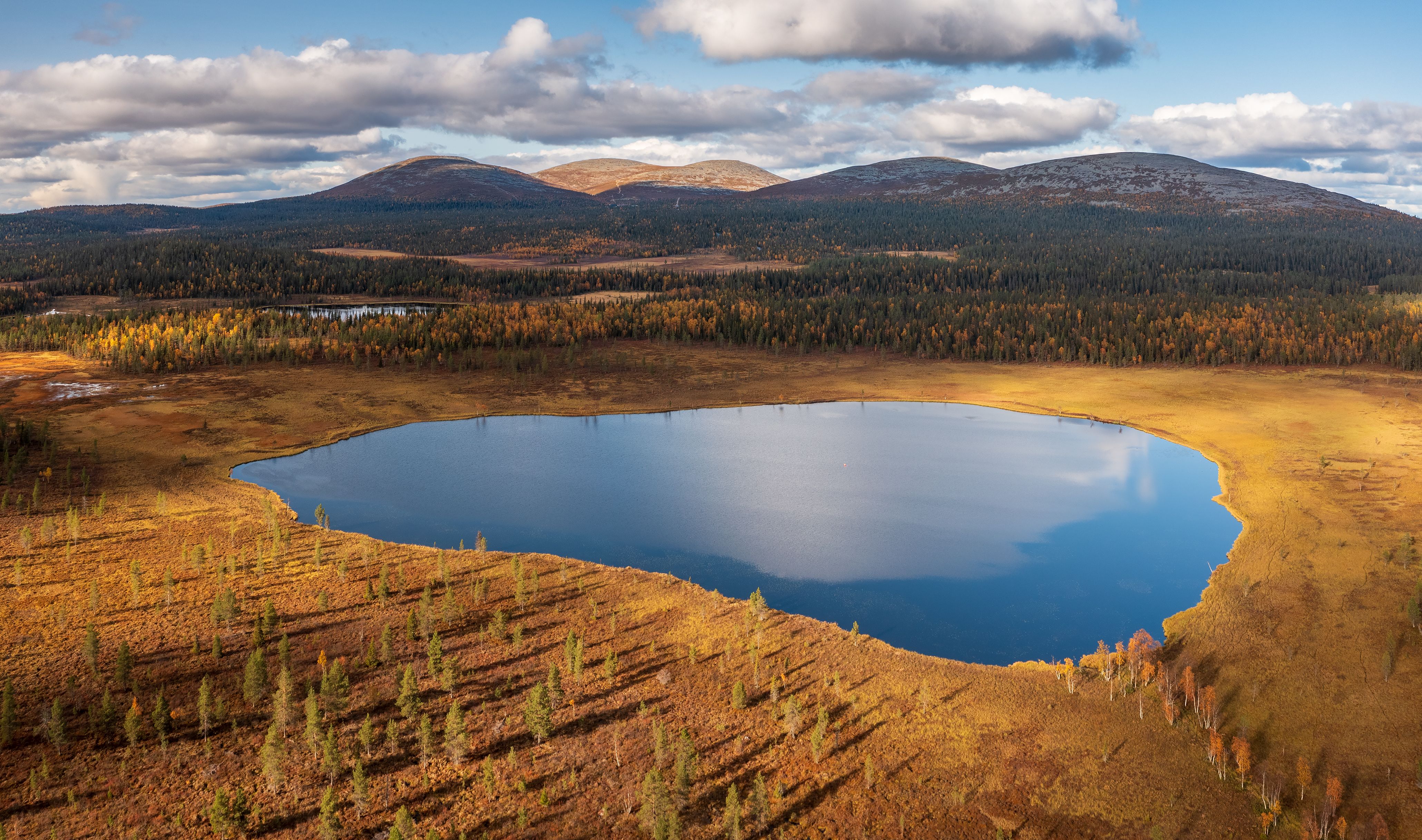 Finland Land of a Thousand Lakes (image credits: wikimedia)