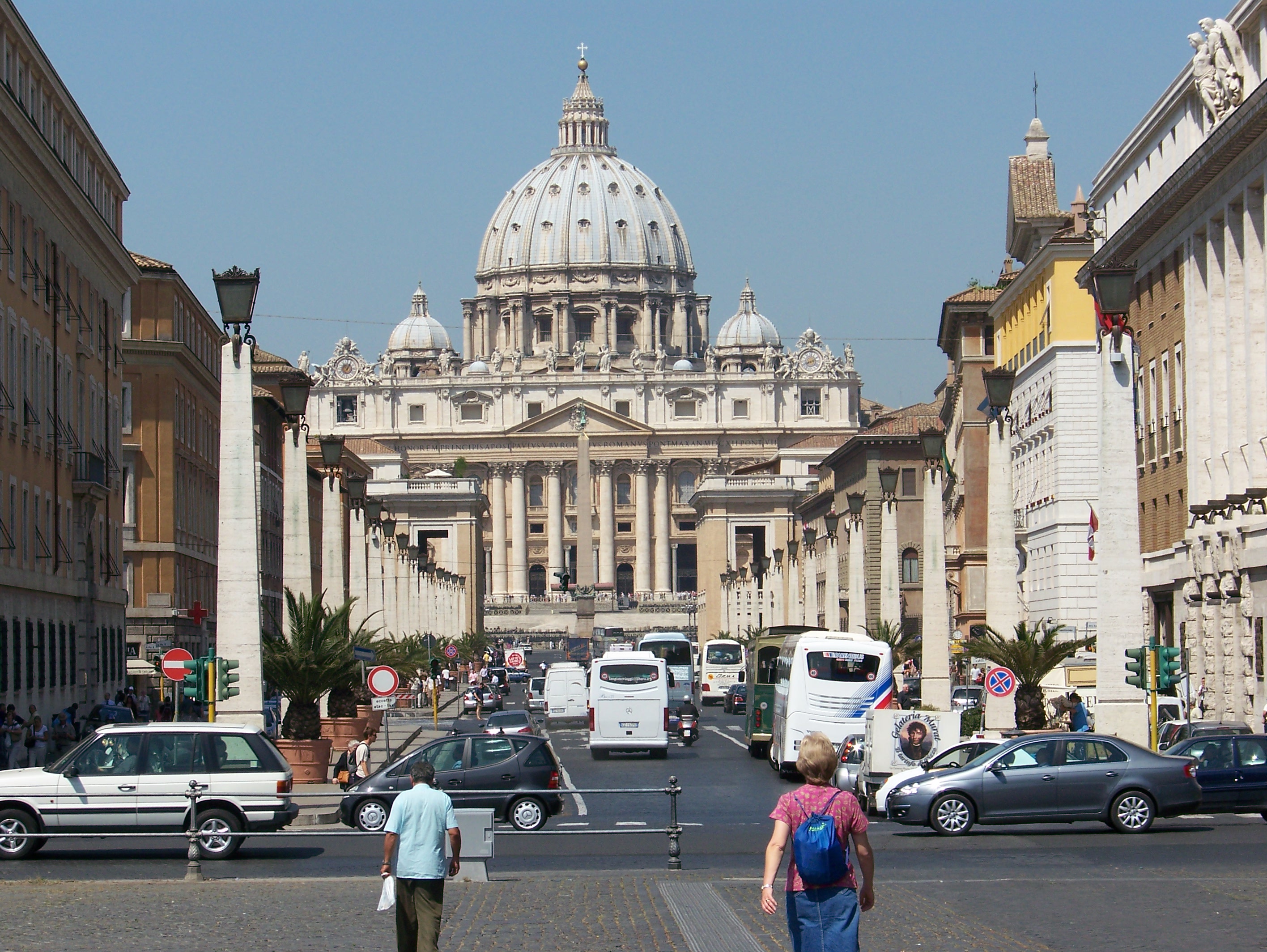 2. St. Peter’s Basilica: The Heartbeat of the Vatican (image credits: wikimedia)