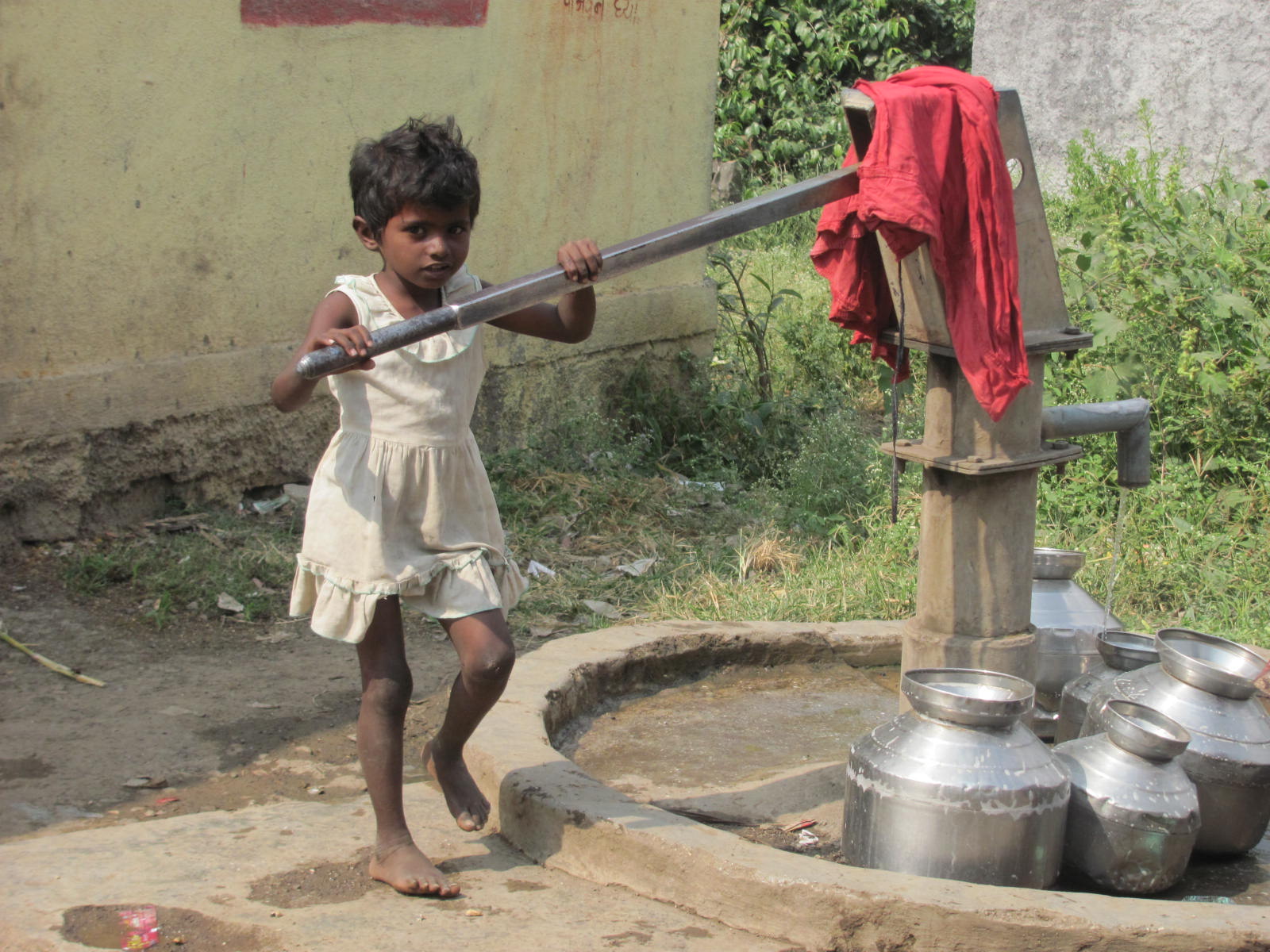 India: Overwhelmed by Demand and Pollution (image credits: wikimedia)
