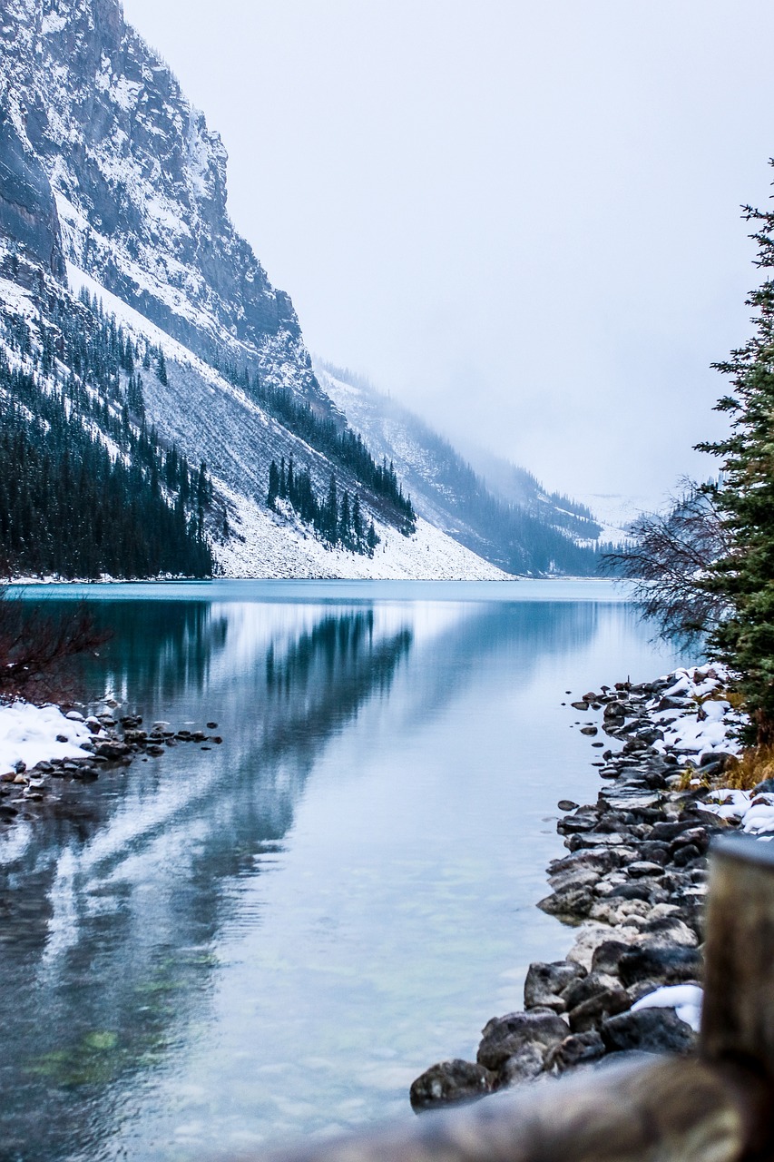 Canada: The Great Lakes, Great Rivers, and Great Responsibility (image credits: pixabay)