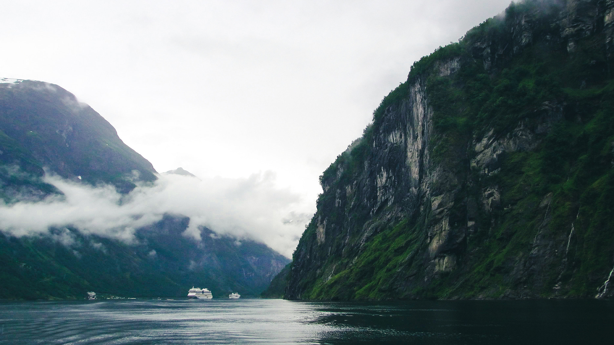 Norway Fjords Sunlight and Fresh Air (image credits: wikimedia)