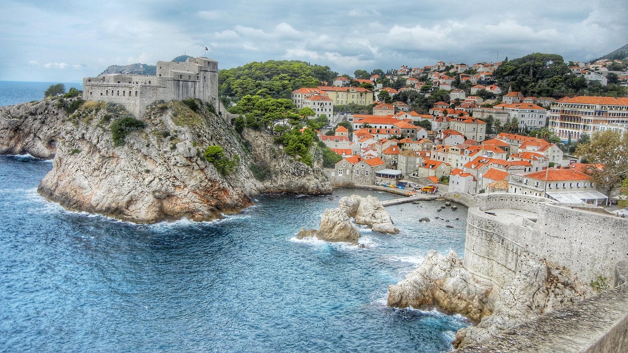 Dubrovnik Battling the Crowds (image credits: pixabay)