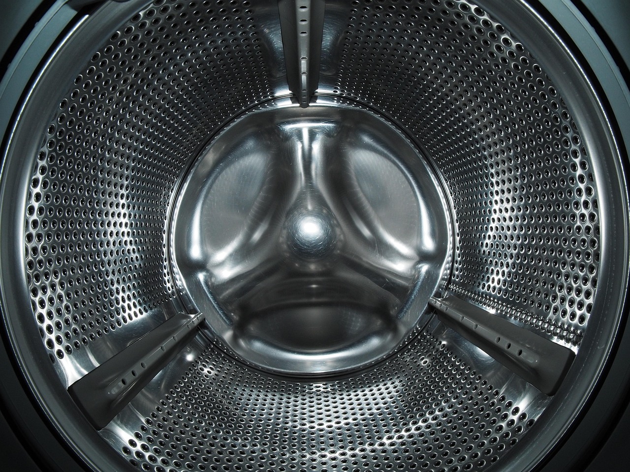 Washing Machine and Dryer Fronts (image credits: pixabay)