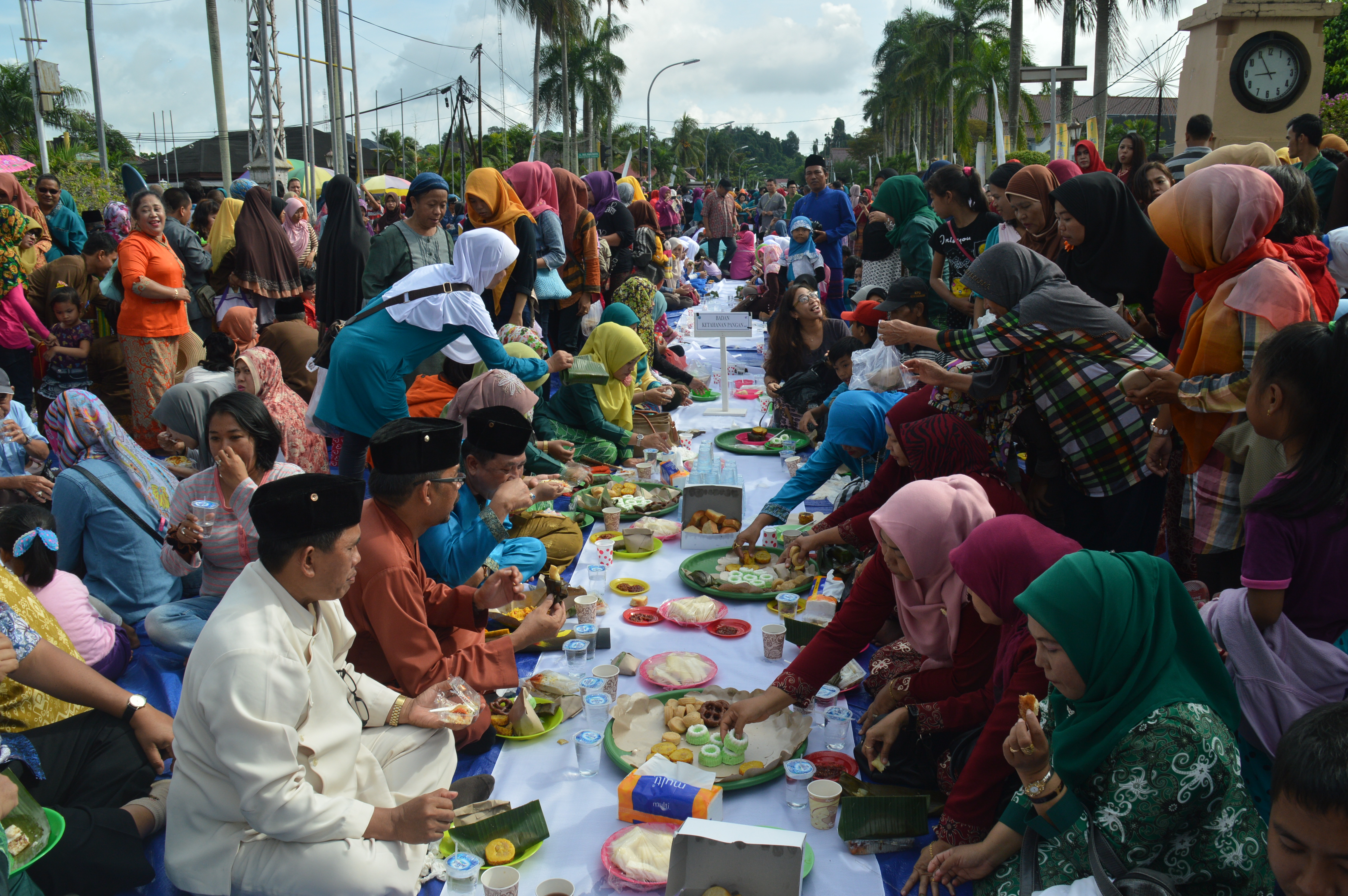 Food as a Social Glue (image credits: wikimedia)
