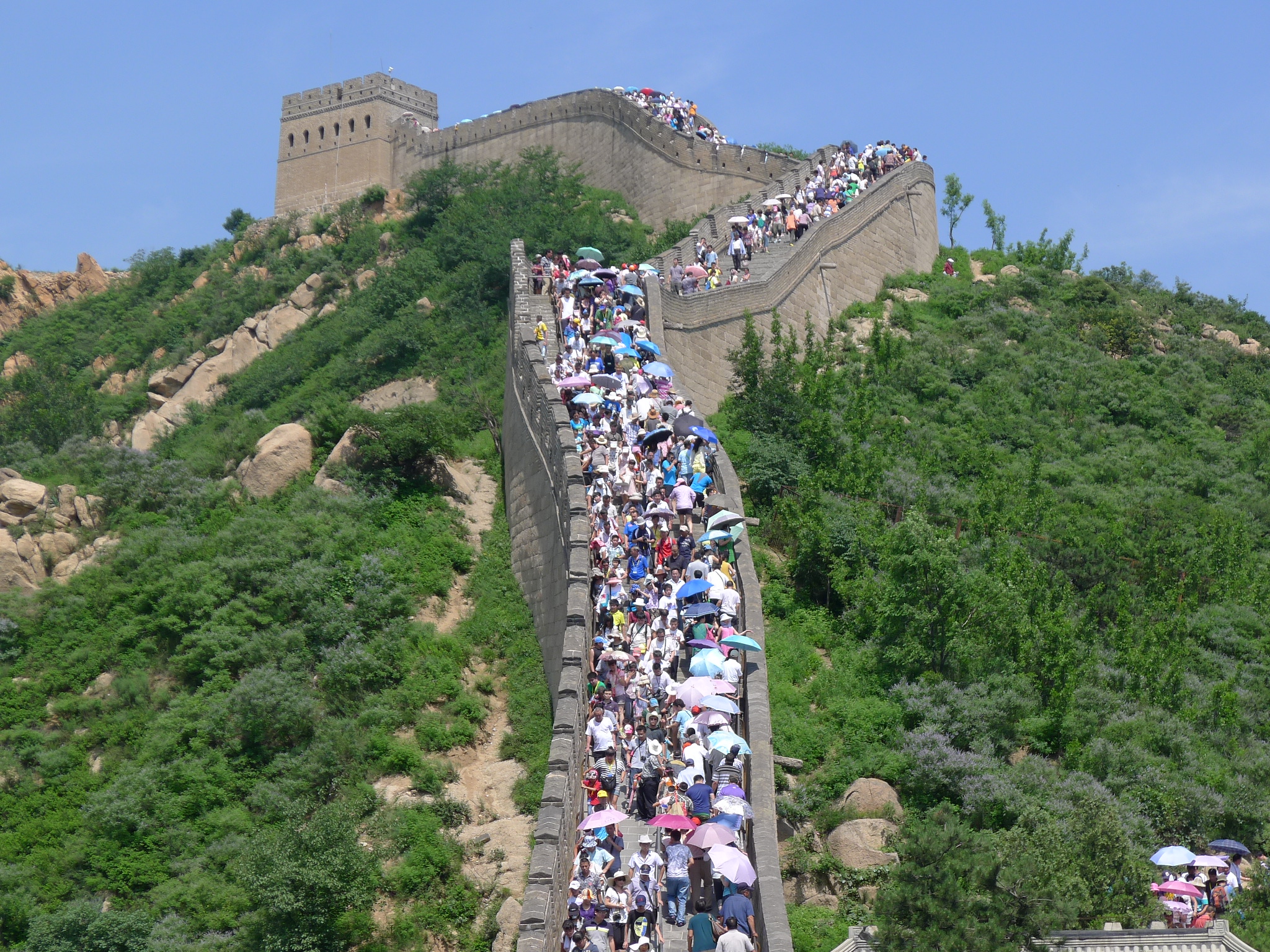 The Great Wall Crowds Crush the Magic (image credits: wikimedia)