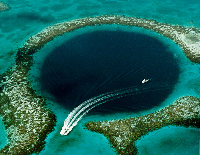 The Great Blue Hole, Belize (image credits: wikimedia)