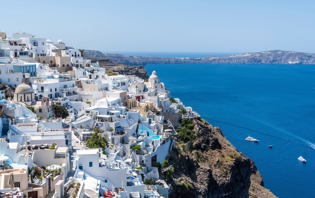 5. May: Mediterranean Bargains Before Summer (image credits: rawpixel)
