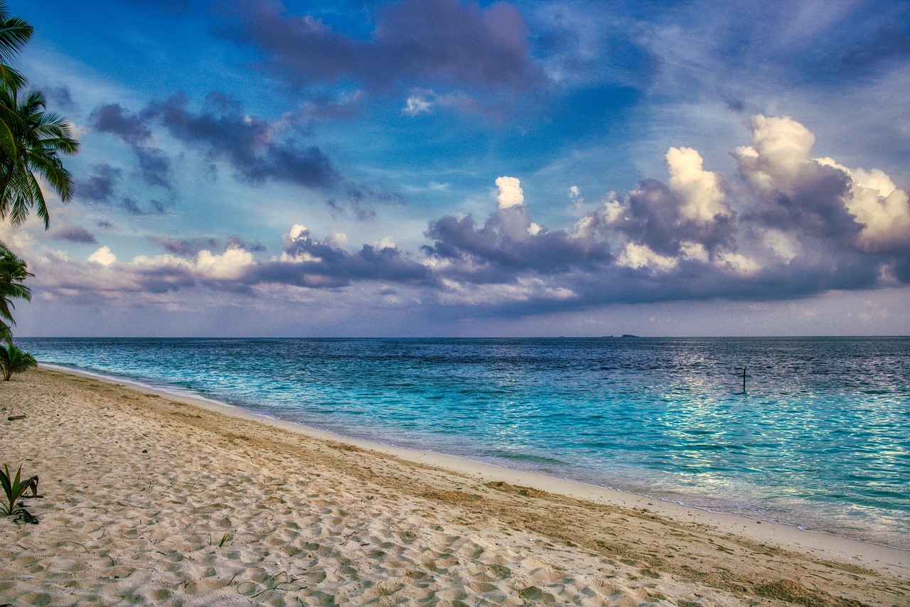 The Maldives: Over a Thousand Islands of Solitude (image credits: pixabay)