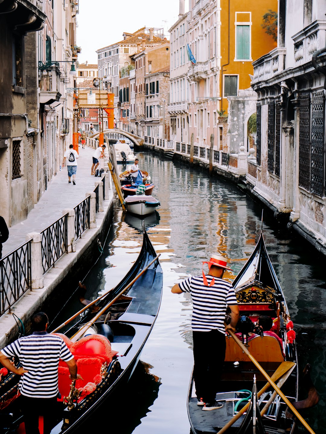 Venice Gondola Rides Romance With Sticker Shock (image credits: unsplash)