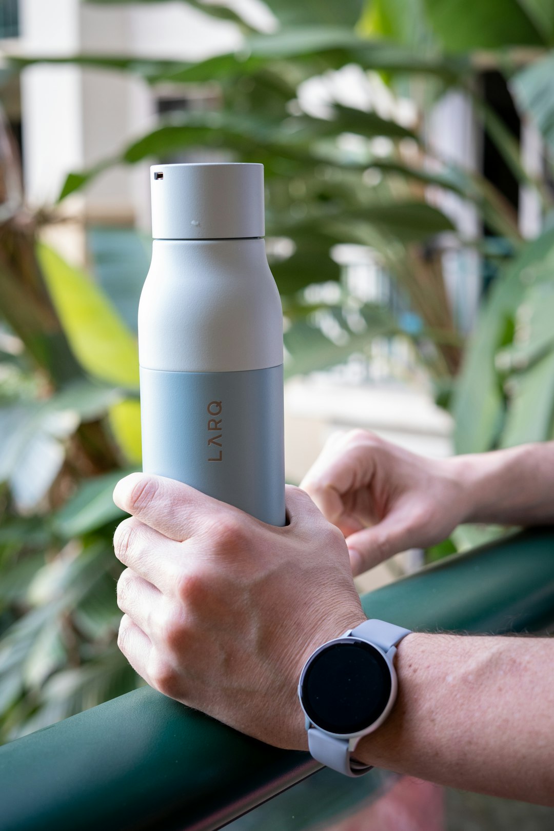 Reusable Water Bottles with Built-In Filters (image credits: unsplash)