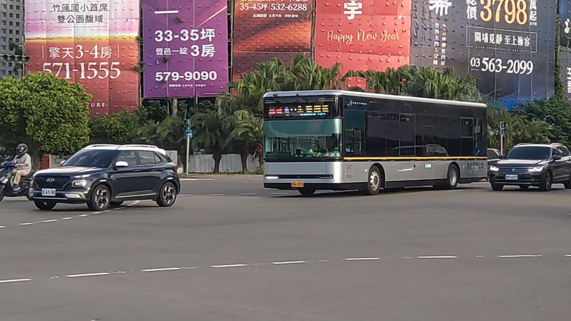 Sustainable Transportation Options (image credits: wikimedia)