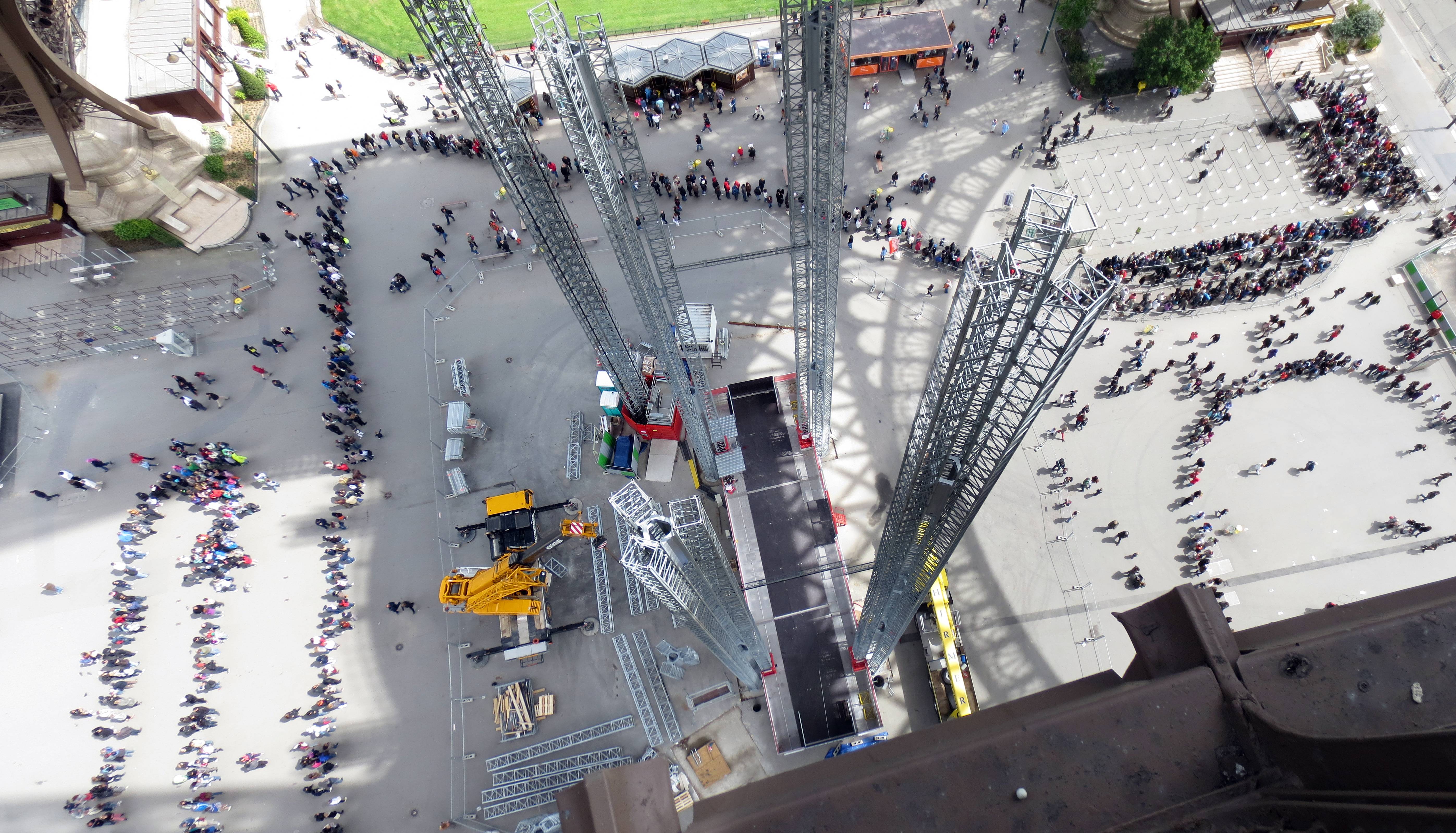 Long Waits and Security Checks: Your Time, Ticking Away (image credits: wikimedia)