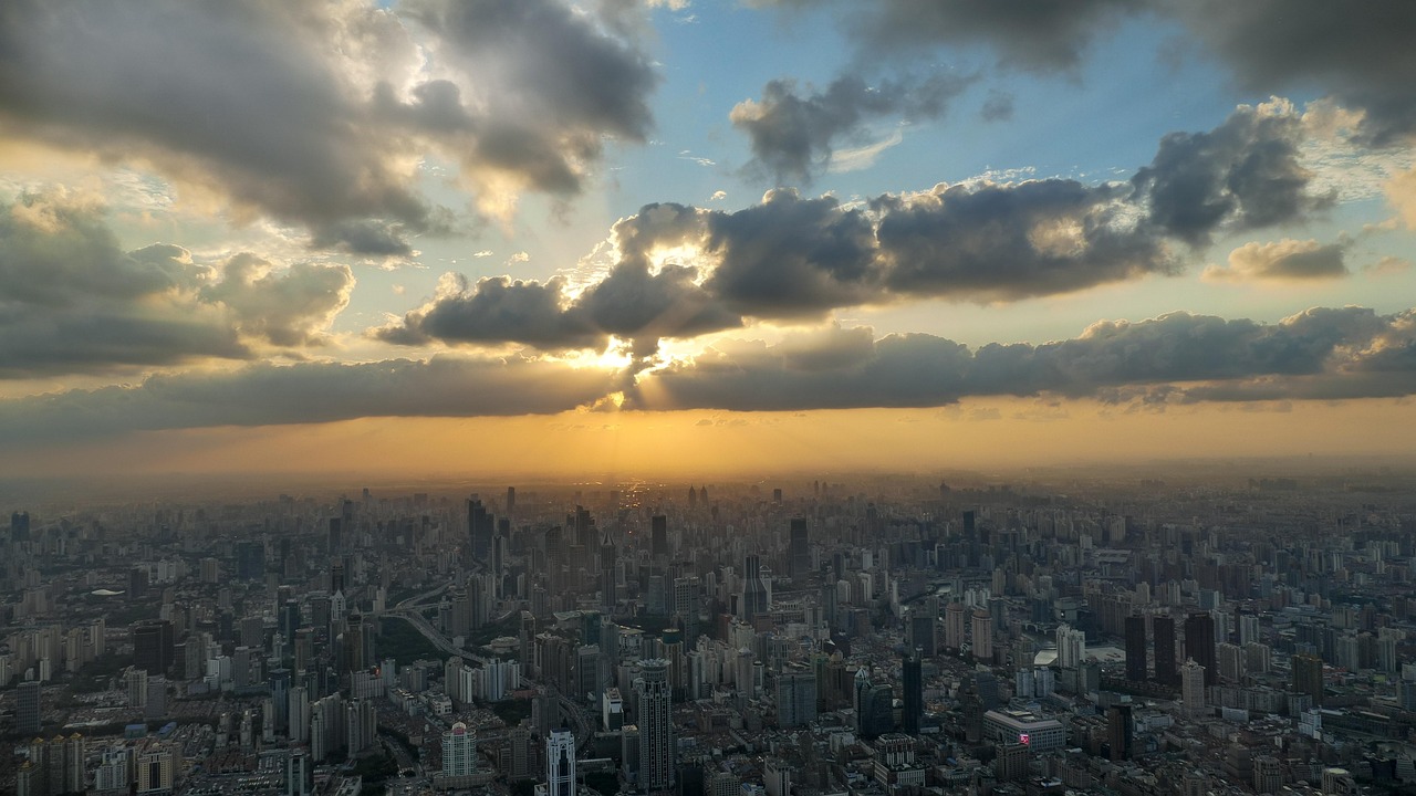 China Skyscrapers and Smog (image credits: pixabay)