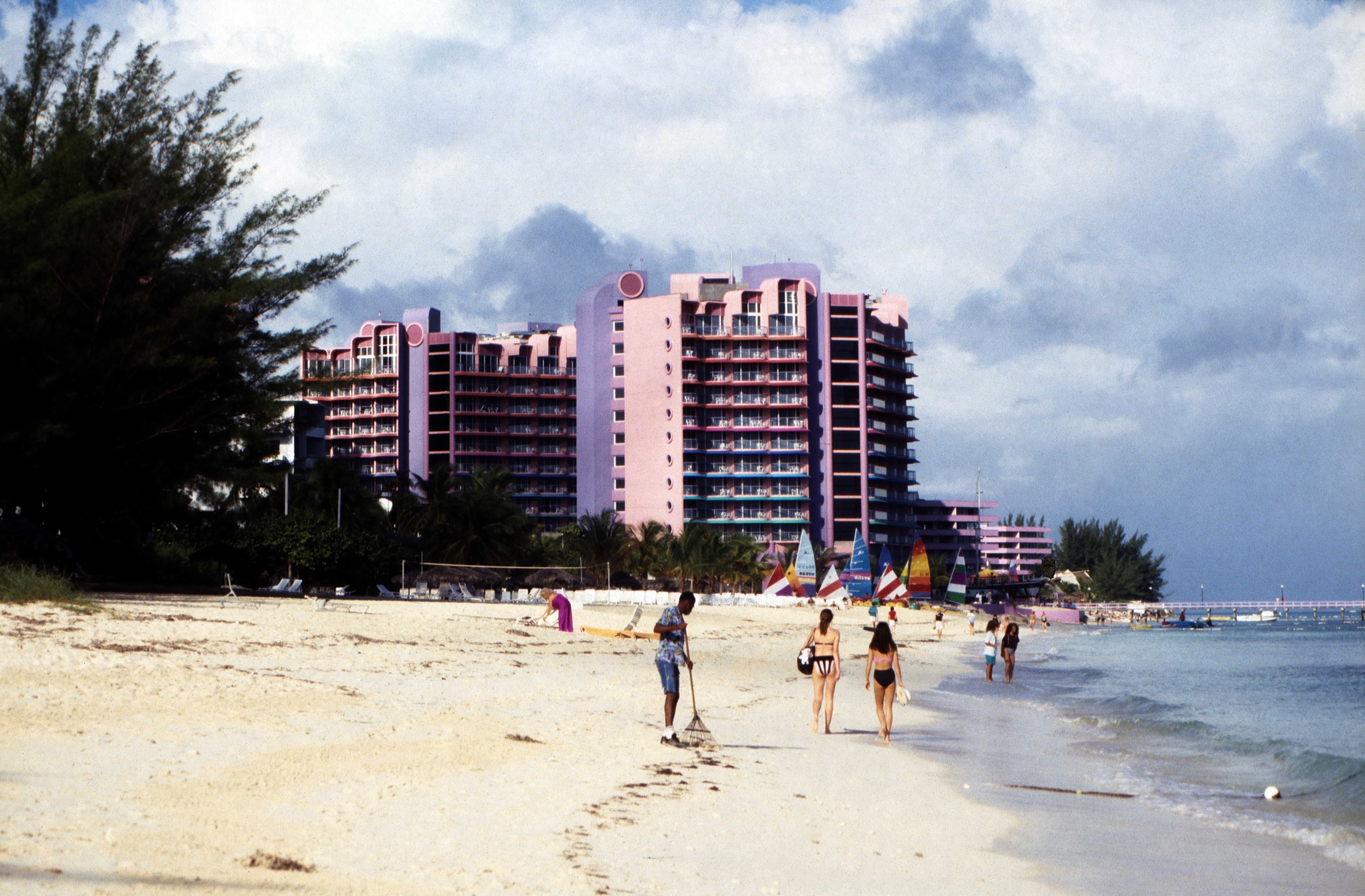 The Bahamas: A Tropical Escape (image credits: wikimedia)