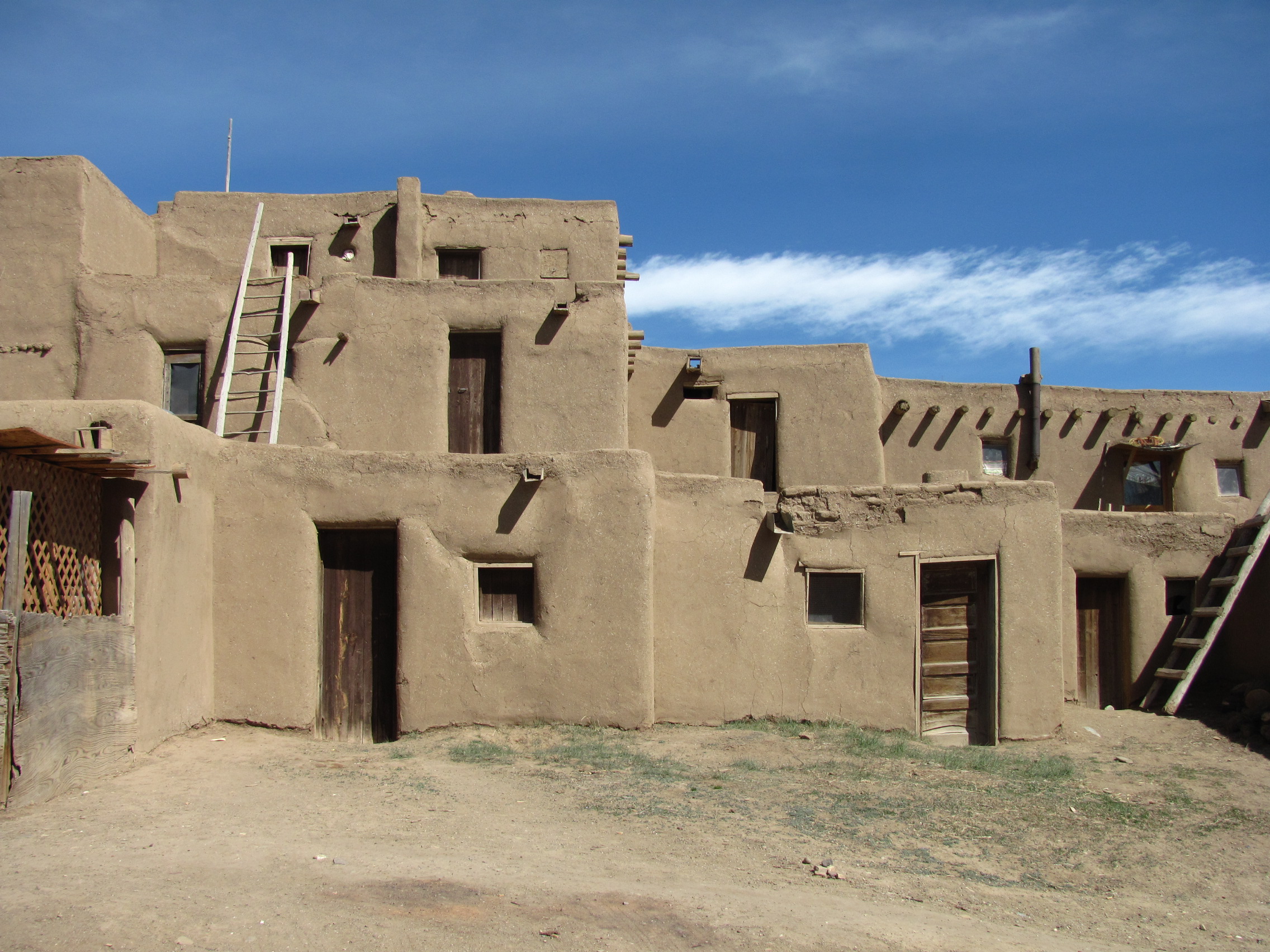 Taos, New Mexico (image credits: wikimedia)