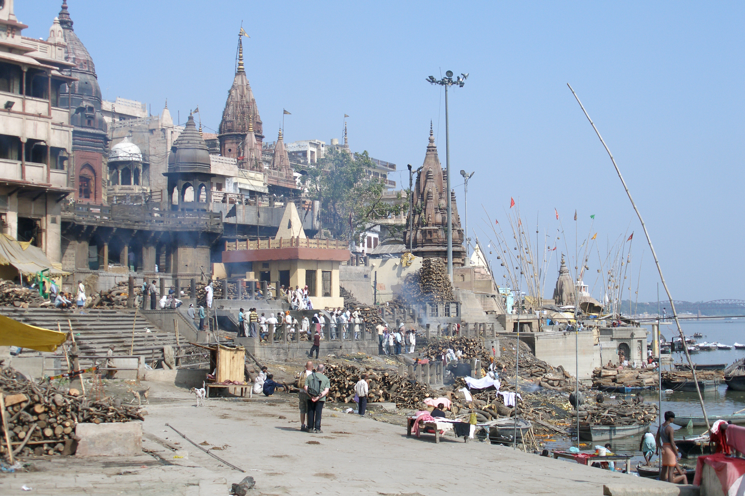 1. Varanasi’s Death Rate Defies the National Average (image credits: wikimedia)