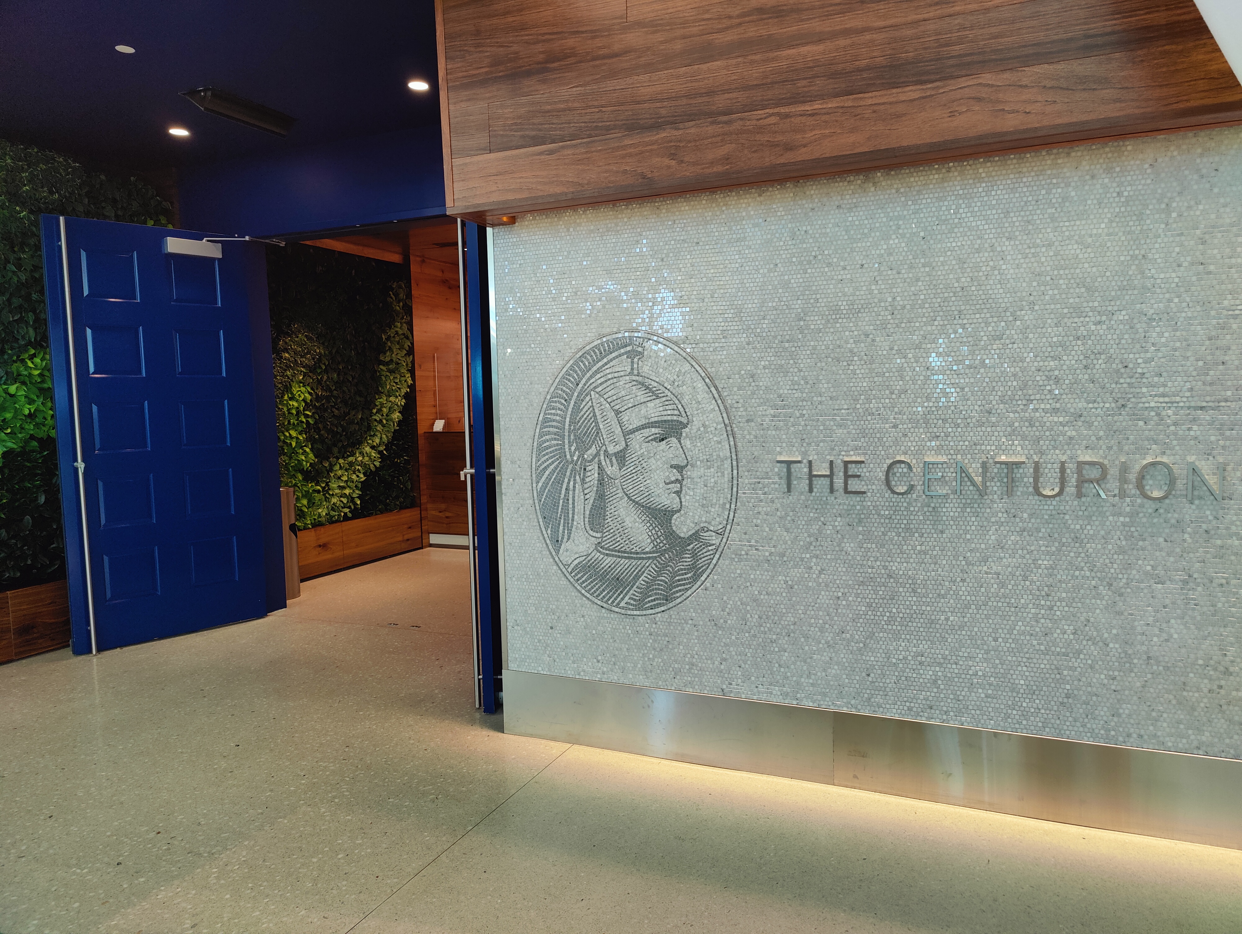 Popular Airport Lounges Around the World: Where Luxury Reigns (image credits: wikimedia)