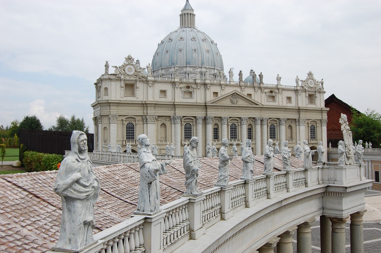 The Vatican's Role in Global Issues (image credits: pixabay)