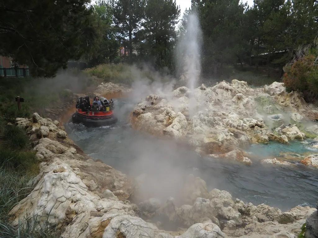 The Spinning Rapids Ride: You Love Shared Adventure (Ken Lund, Flickr, CC BY-SA 2.0)