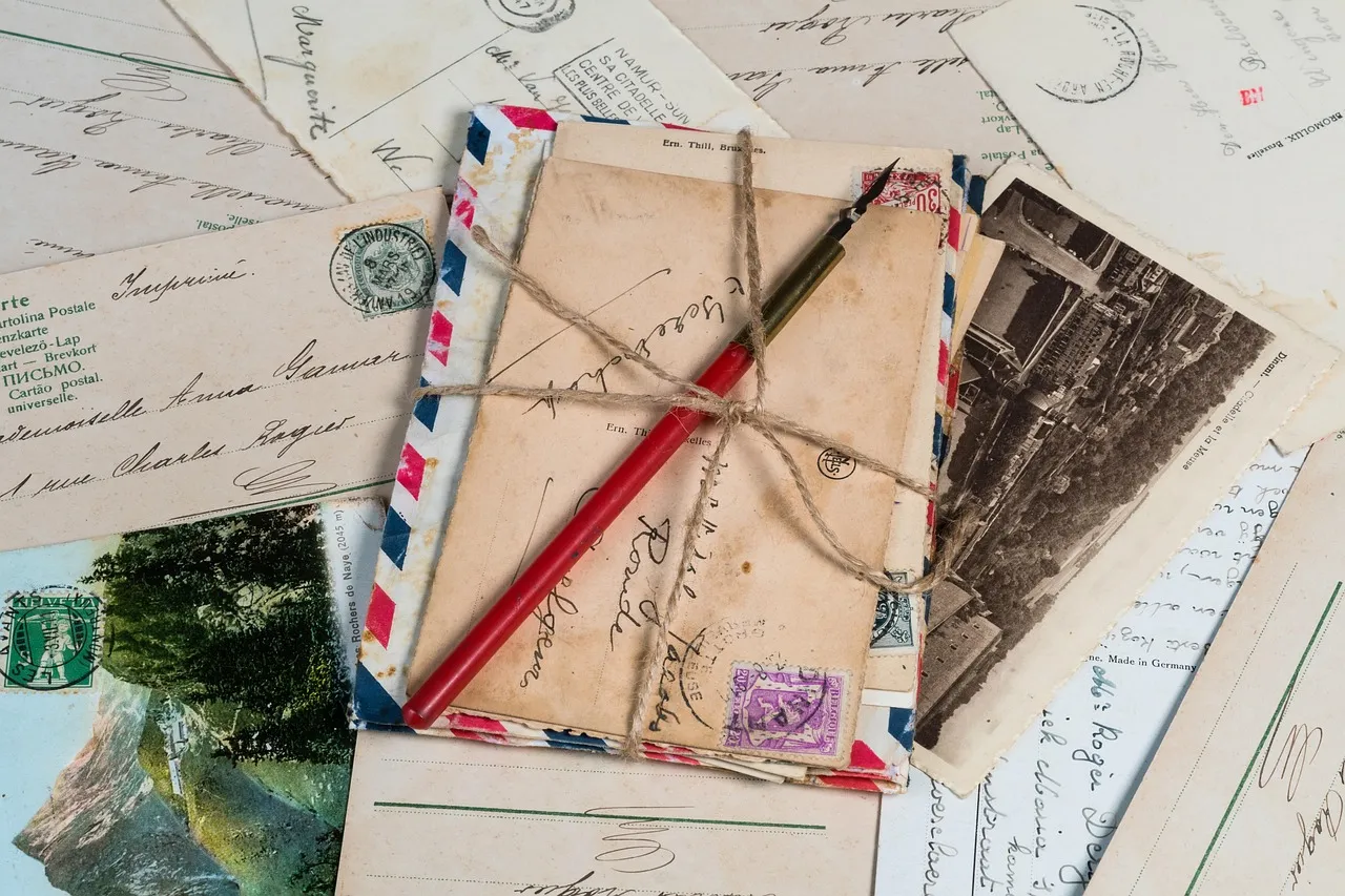 The Postcard Stop as a Slow Travel Practice (Image Credits: Pixabay)