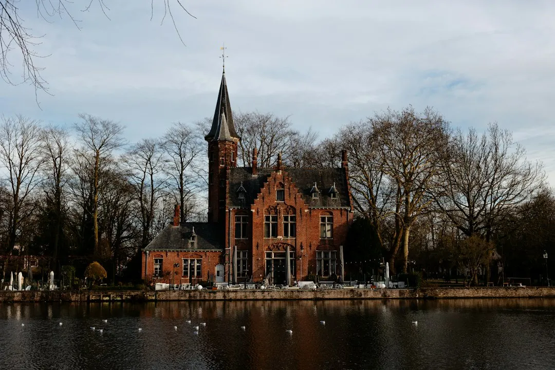 Canal 4: Minnewater, the Lake of Love (Image Credits: Unsplash)