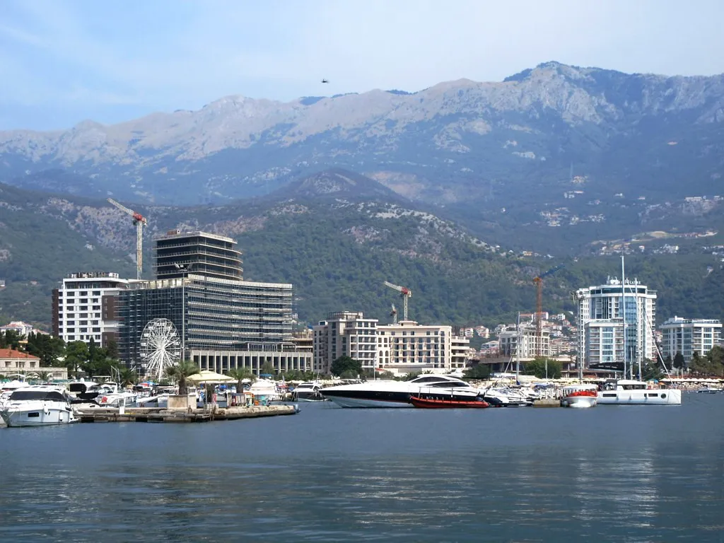 Festivals and Nightlife: The Summer Pulse of Budva (D-Stanley, Flickr, CC BY 2.0)