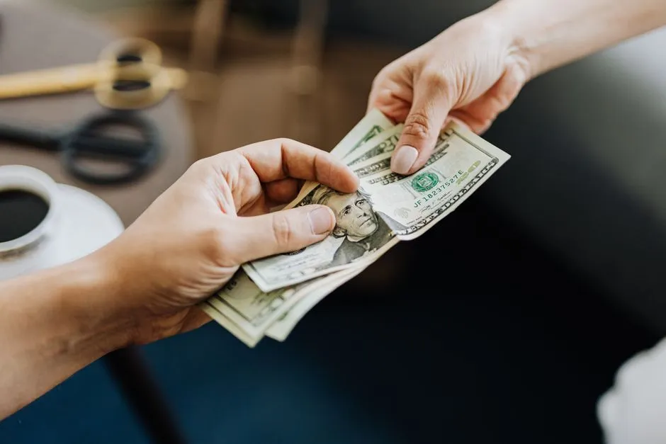 Practical Ways to Reduce or Avoid Resort Fees (Image Credits: Pexels)