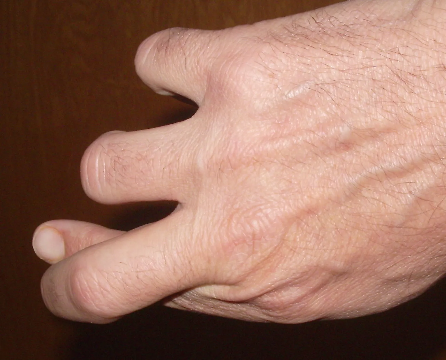 Crossed Fingers: Good Luck or Serious Offense (By EncMstr, CC BY-SA 3.0)