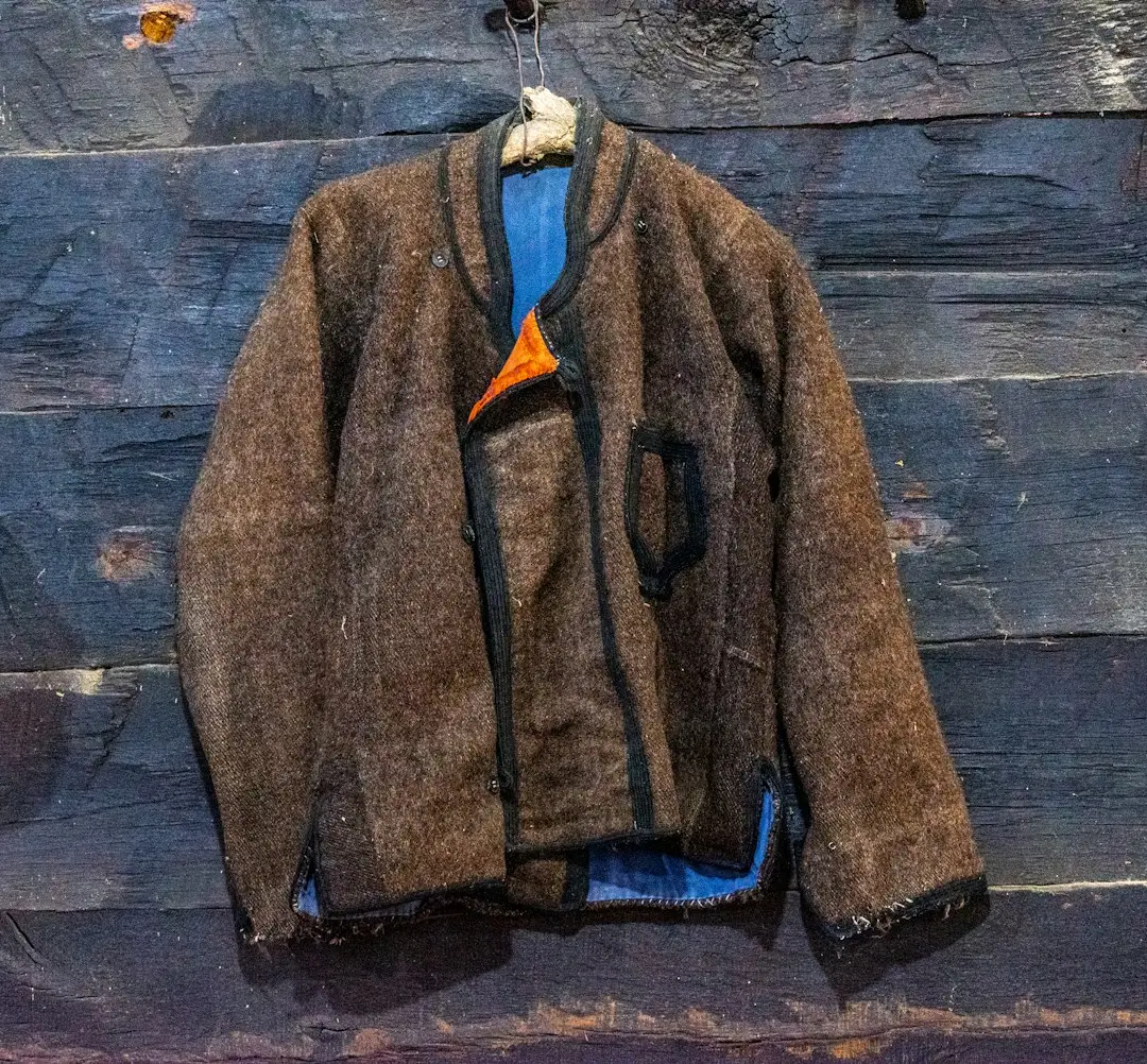 Fleece vs. Synthetic Insulation for the Middle Layer (Image Credits: Unsplash)