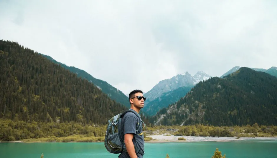 Sun Protection Gear That Keeps You on the Trail (Image Credits: Pexels)