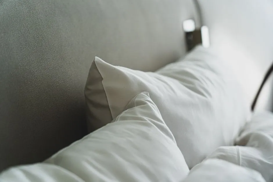 Pillow Protectors Play a Bigger Role Than Most Guests Realize (Image Credits: Pexels)