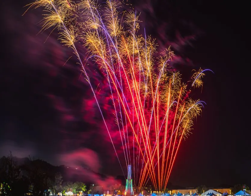Fireworks That Literally Echo Off the Mountains (Image Credits: Pexels)