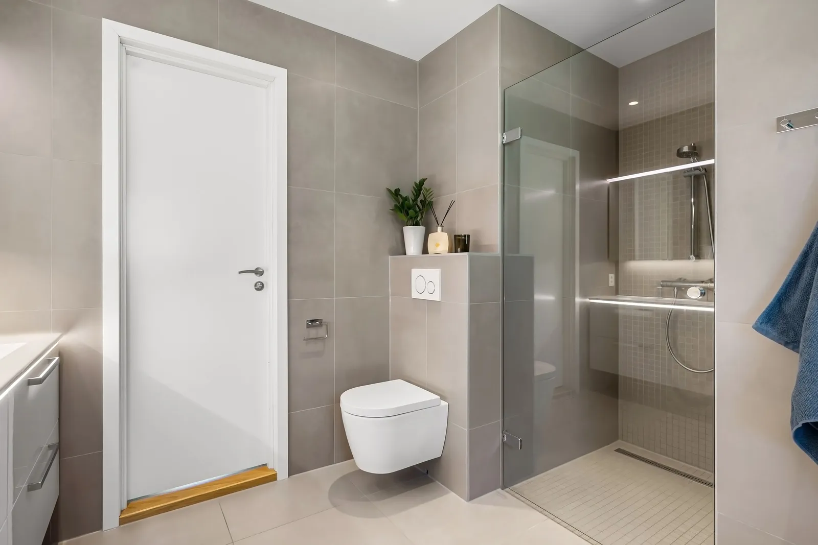 The Bathroom Door Specifically: Why It's the Best Spot (Image Credits: Pexels)