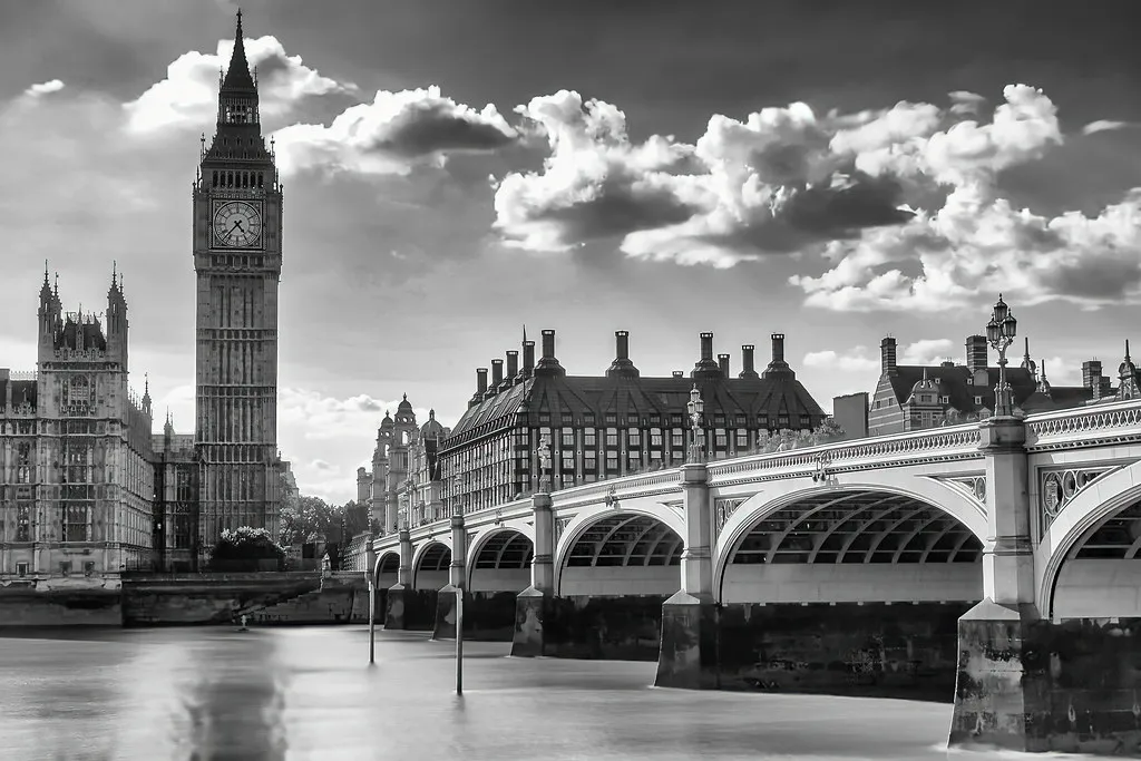 Westminster Bridge: A Moment Where Both Sides Deliver (treeman10000, Flickr, CC BY 2.0)