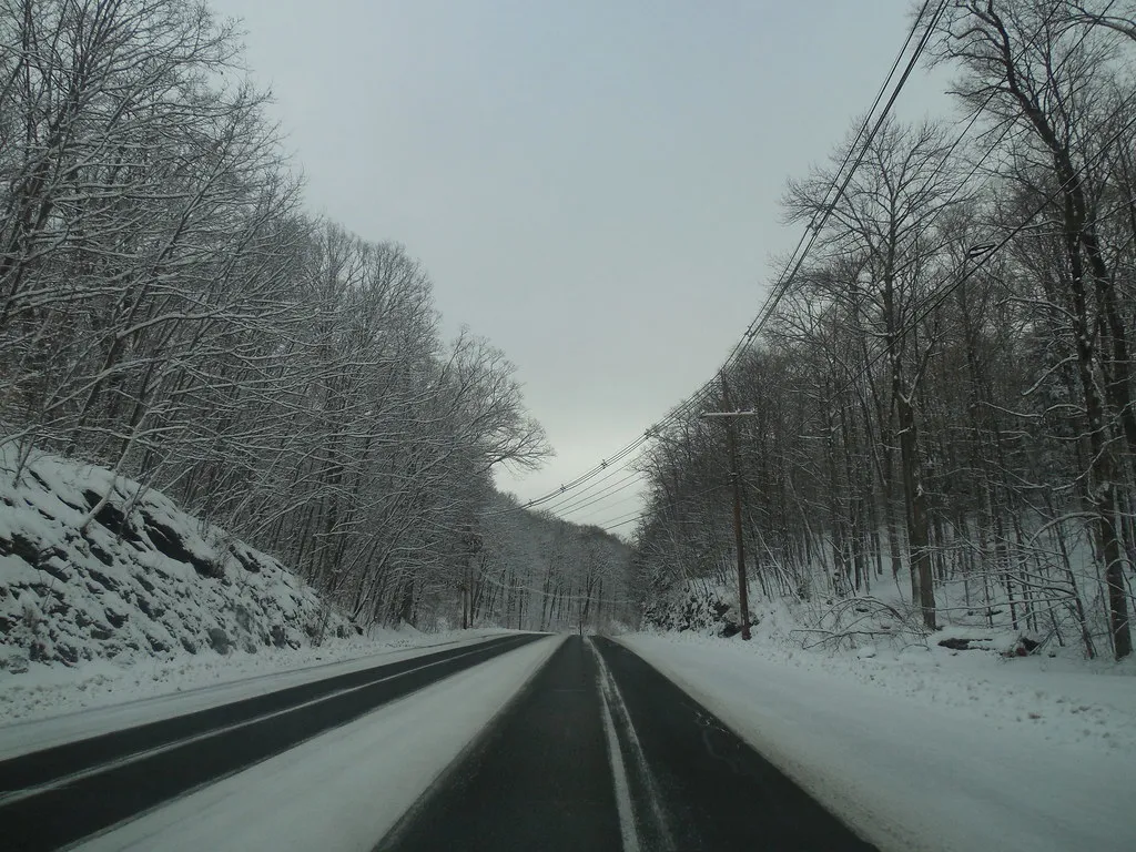 Mountains, Headwinds, and the Hidden Fuel Drains (Dougtone, Flickr, CC BY-SA 2.0)