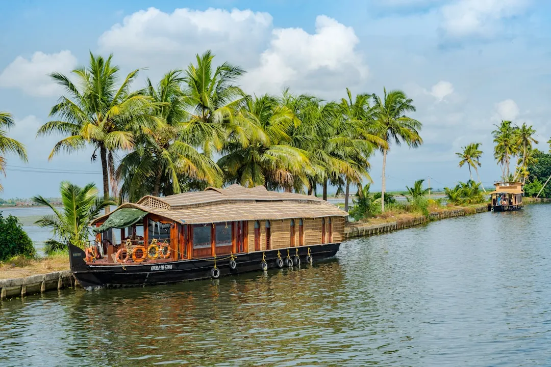 What the Houseboat Experience Actually Involves (Image Credits: Unsplash)