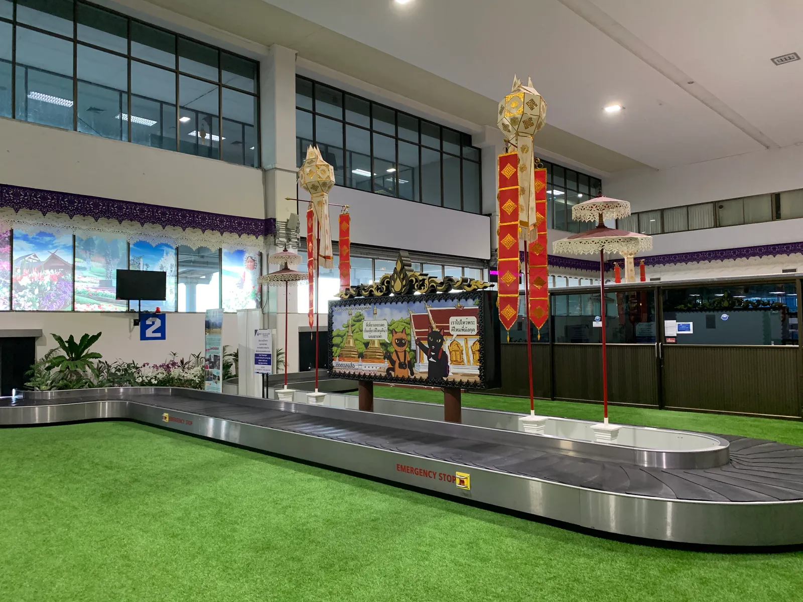 The Baggage Loss Connection: Color and Confusion at the Carousel (By Chainwit., CC BY-SA 4.0)