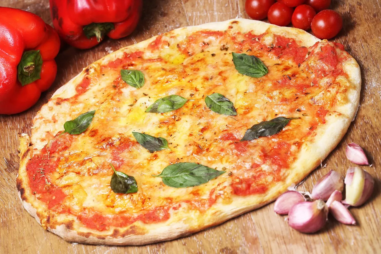 Naples Beyond Pizza: A Whole Culture of Fried and Folded Food (Image Credits: Pixabay)