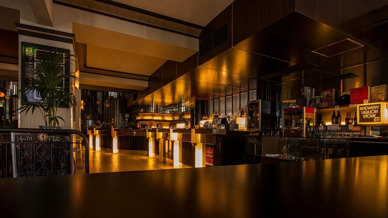 The Bar Seat and Counter: Your Best Friends (Image Credits: Pixabay)