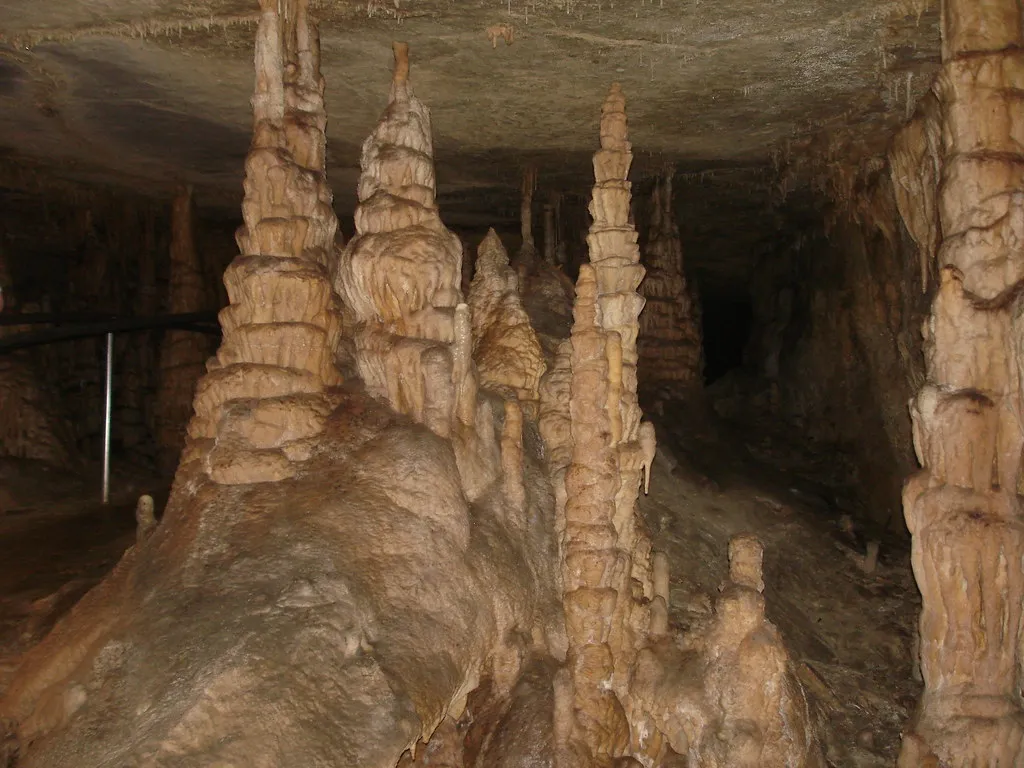 1. Mammoth Cave National Park, Kentucky: The Longest Cave System on Earth (Navin75, Flickr, CC BY-SA 2.0)