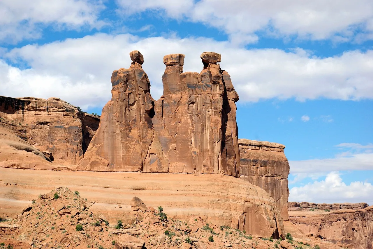 Three Arch Rocks: America's First Wildlife Refuge West of the Mississippi (Image Credits: Pixabay)