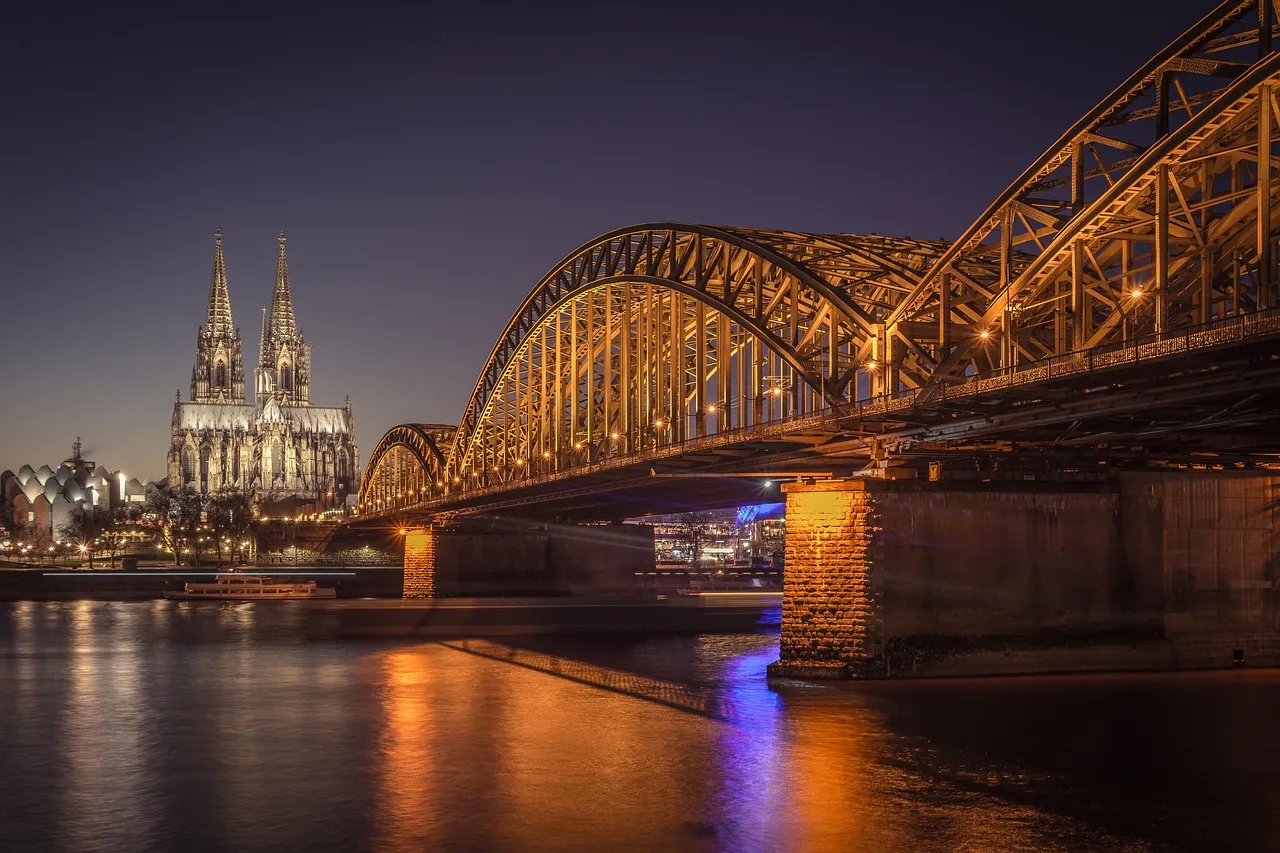 Cologne's Harbour Market: Food With a View of the Rhine (Image Credits: Pixabay)