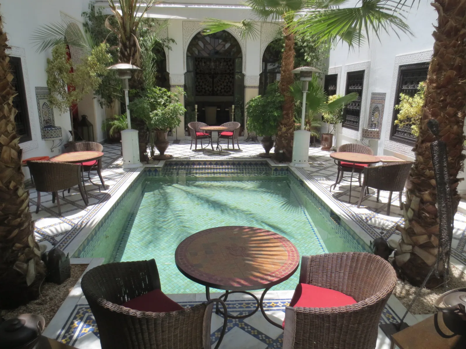 4. Riad Yasmine: Turquoise at the Heart of the Labyrinth (By Arnaud 25, CC BY-SA 3.0)