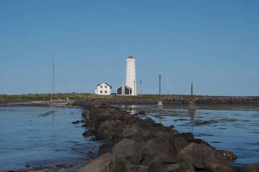 Spot 1: Grótta Lighthouse on the Seltjarnarnes Peninsula (Image Credits: Unsplash)
