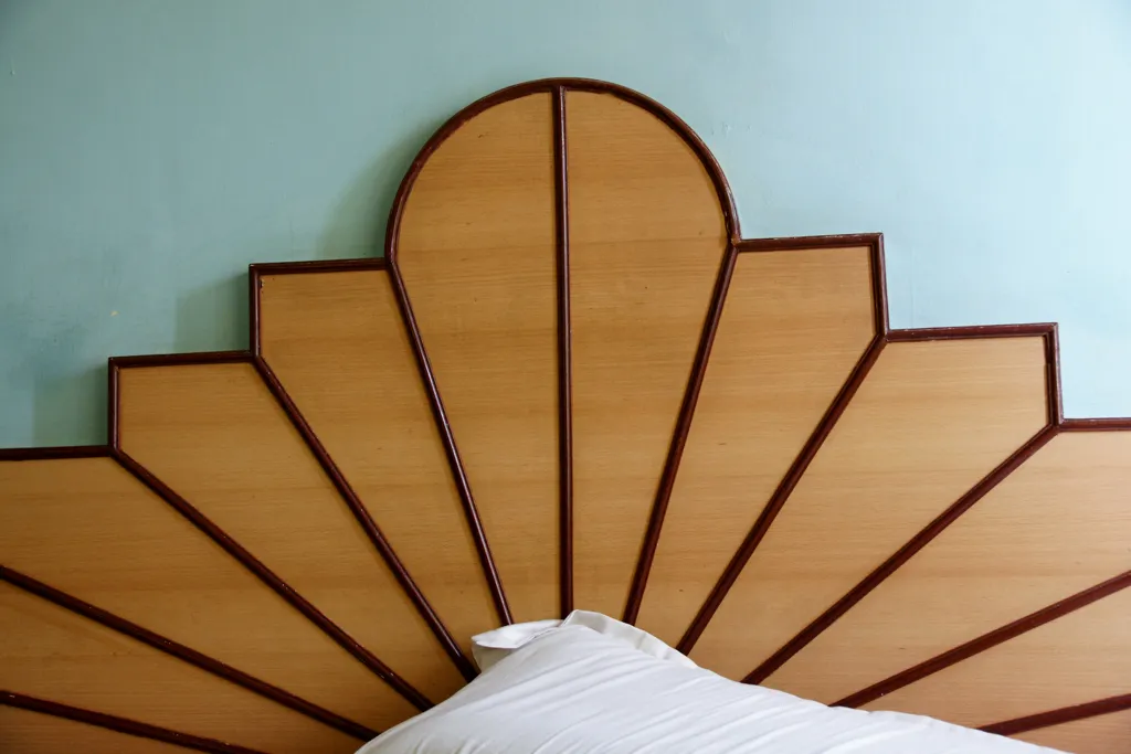 The Headboard: Where Professionals Look First (romana klee, Flickr, CC BY-SA 2.0)